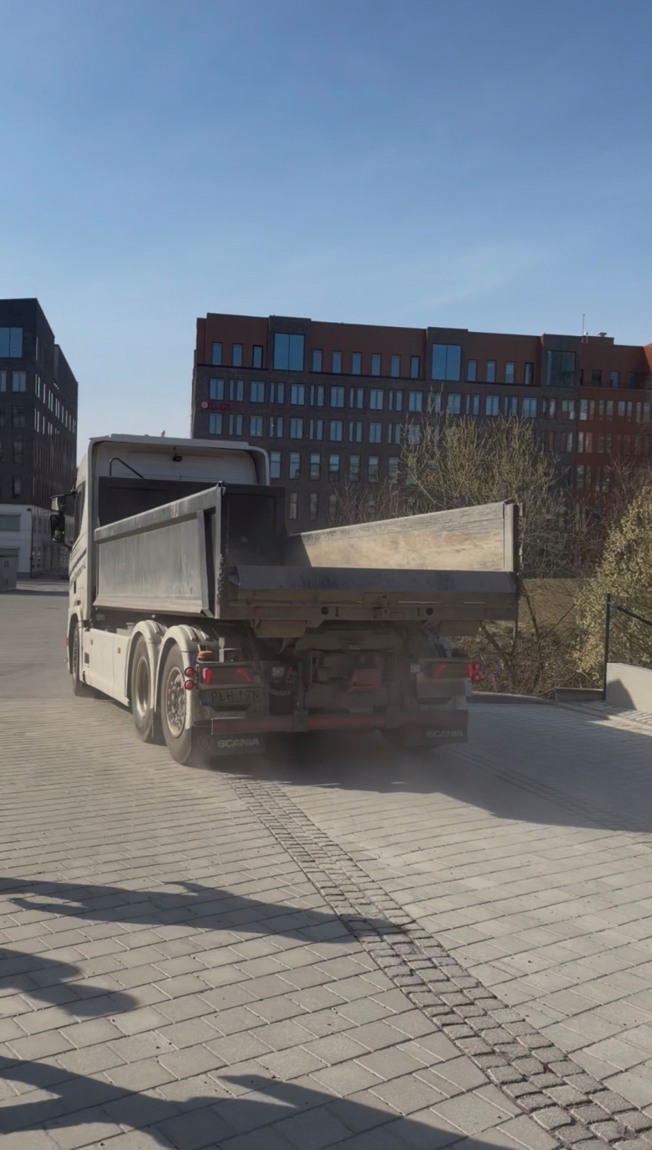 Lastbil_passerat_Sicklastr&aring;ket.jpg